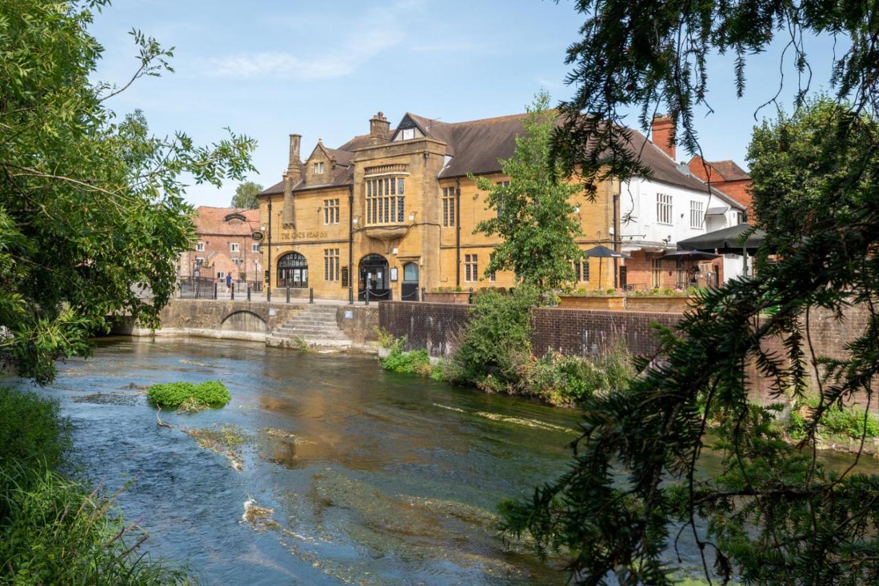 סליסבורי The Kings Head Inn Wetherspoon מראה חיצוני תמונה